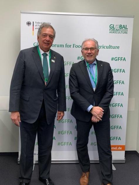 Ministro Mattos y presidente del Instituto Julius Kühn-Institut Ministro Mattos y presidente del Instituto Julius Kühn-Institut