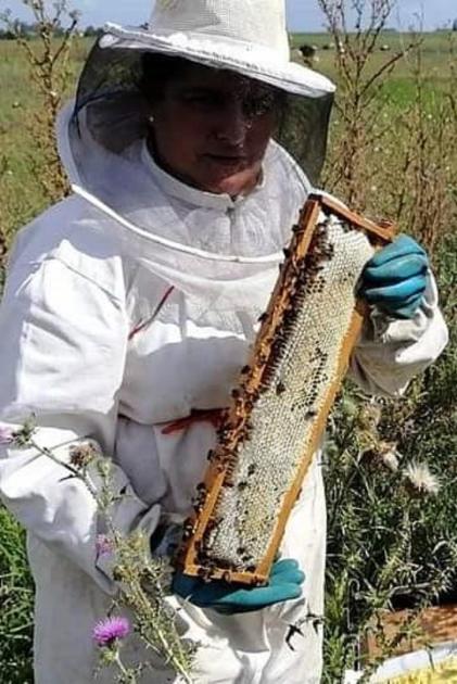 Laura Rodriguez, apicultora