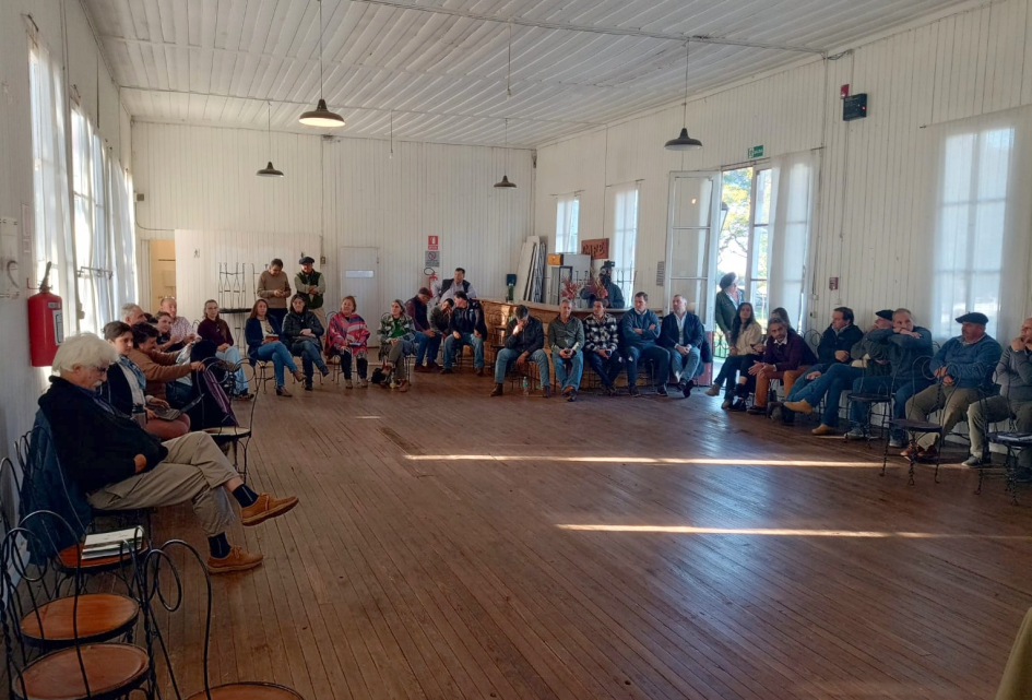 Productores reunidos en la MDR