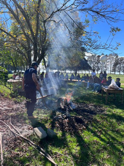 Compartiendo almuerzo en MDR del este de Colonia