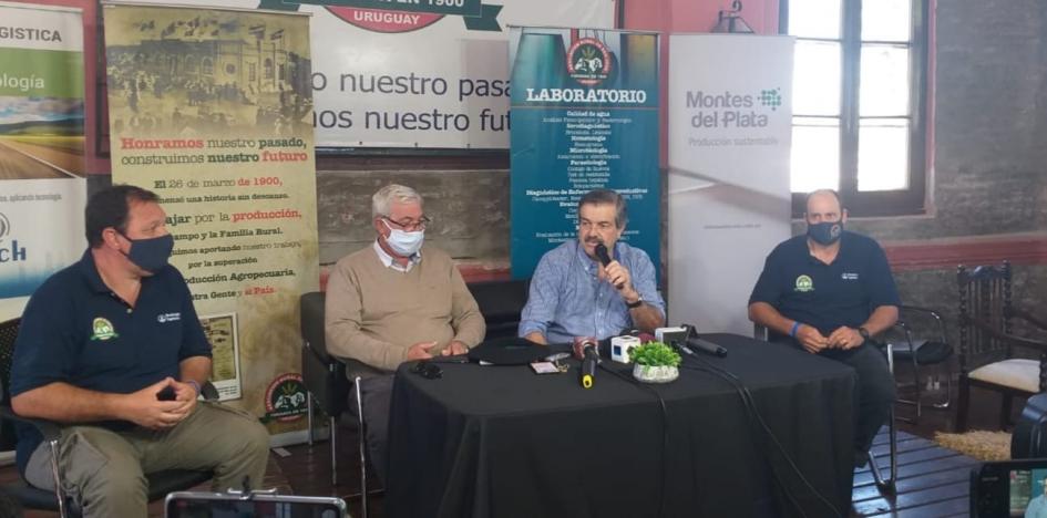 Conferencia en la 76° Expo de Ganado lechero Conferencia en la 76° Expo de Ganado lechero