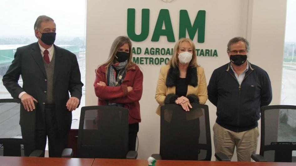 Autoridades visitan la UAM Autoridades visitan la UAM
