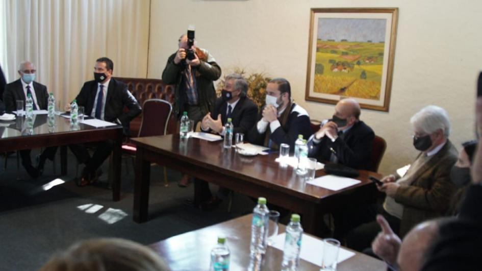 Actividades del miércoles-Reunión con Aru Actividades del miércoles-Reunión con Aru