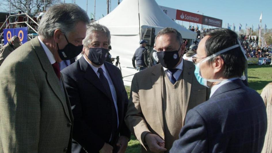 Con el embajador chino Con el embajador chino