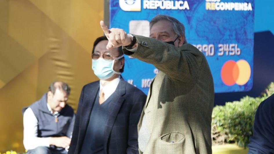 Con el embajador chino Con el embajador chino