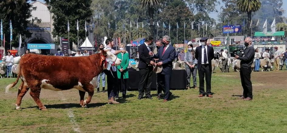 Autoridades en cierre de Expo Prado