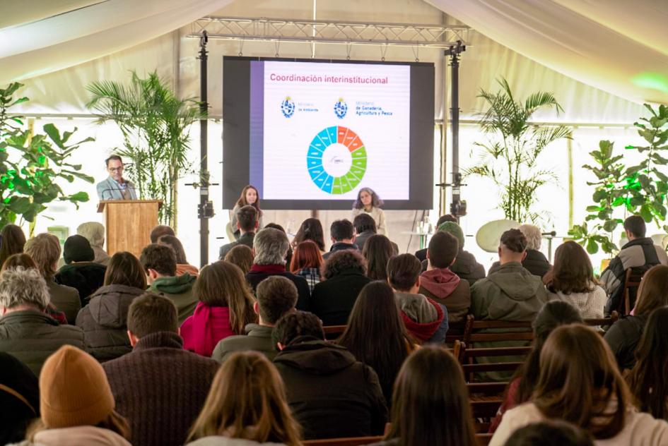 Sala de conferencias Salón lleno