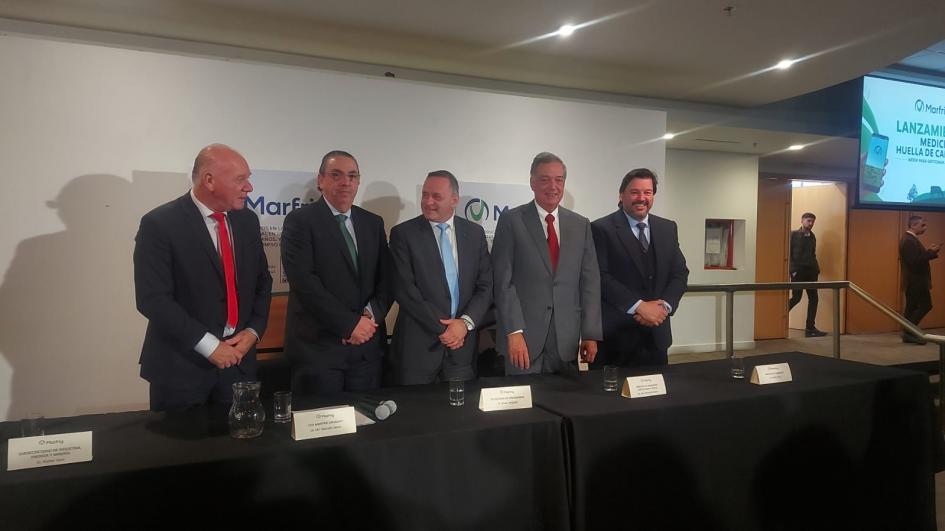 Autoridades en lanzamiento 