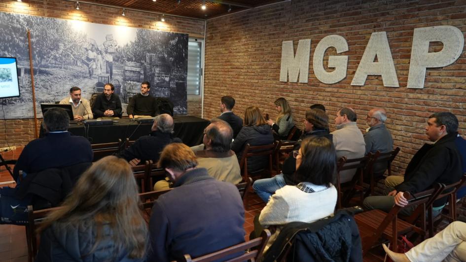 Charla a directores de MGAP Charla a directores de MGAP