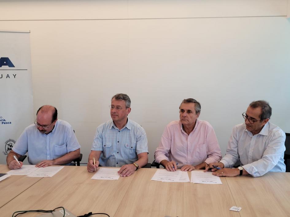 Visita de la delegación alemana Representantes firman