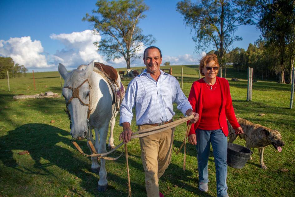 Iris arellano con su marido y el caballo