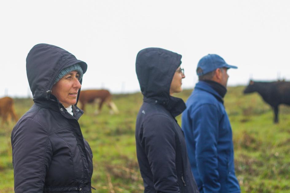 Julia, Fabiana y Wilson en el campo