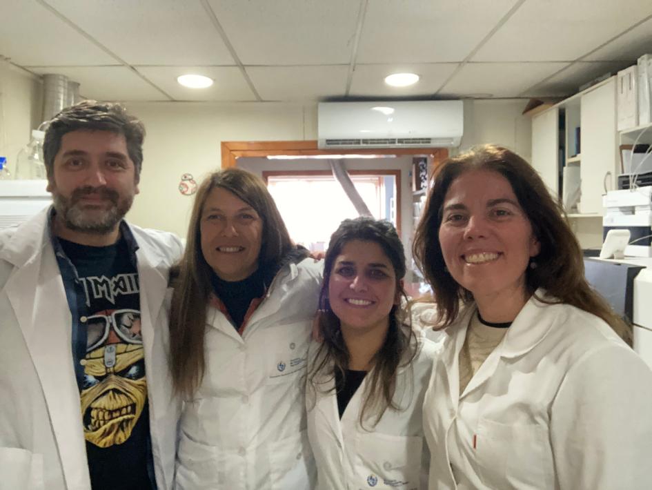 Daniel junto a Ana, Deborah y Natalia Los investigadores