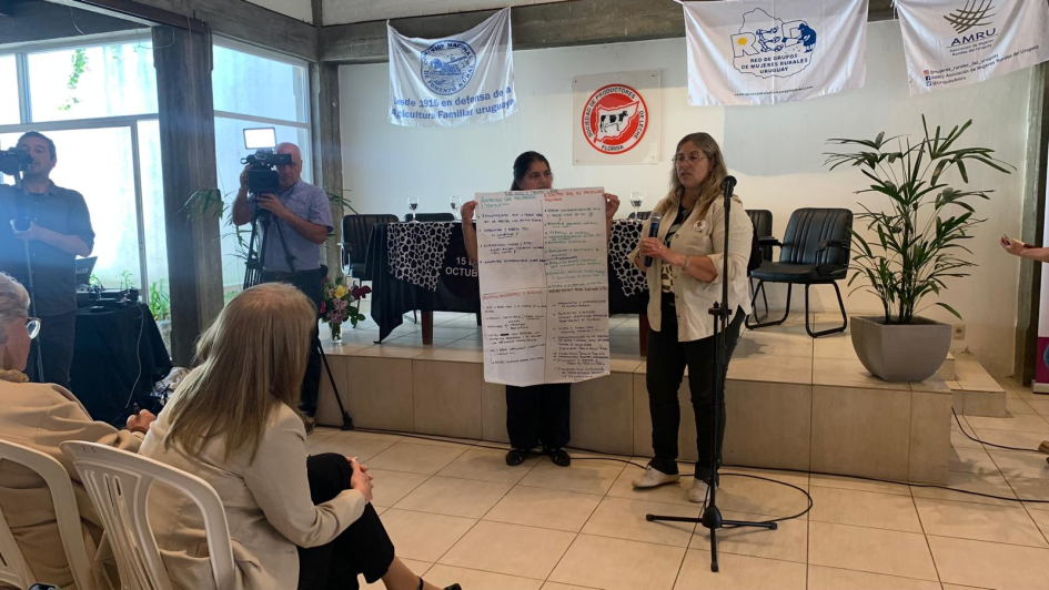 Espacio de Diálogo de Mujeres Rurales Espacio de Diálogo de Mujeres Rurales