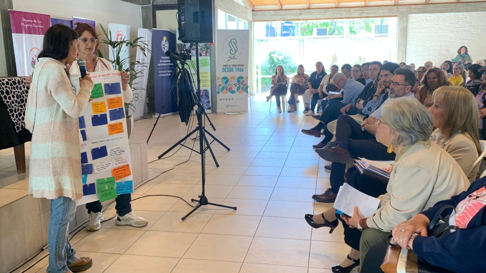 Espacio de Diálogo de Mujeres Rurales Espacio de Diálogo de Mujeres Rurales