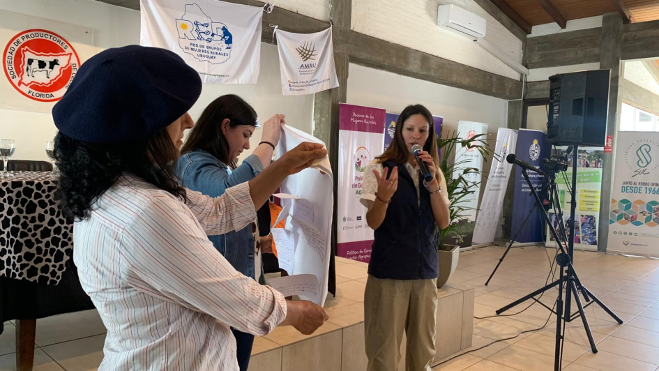 Espacio de Diálogo de Mujeres Rurales Espacio de Diálogo de Mujeres Rurales