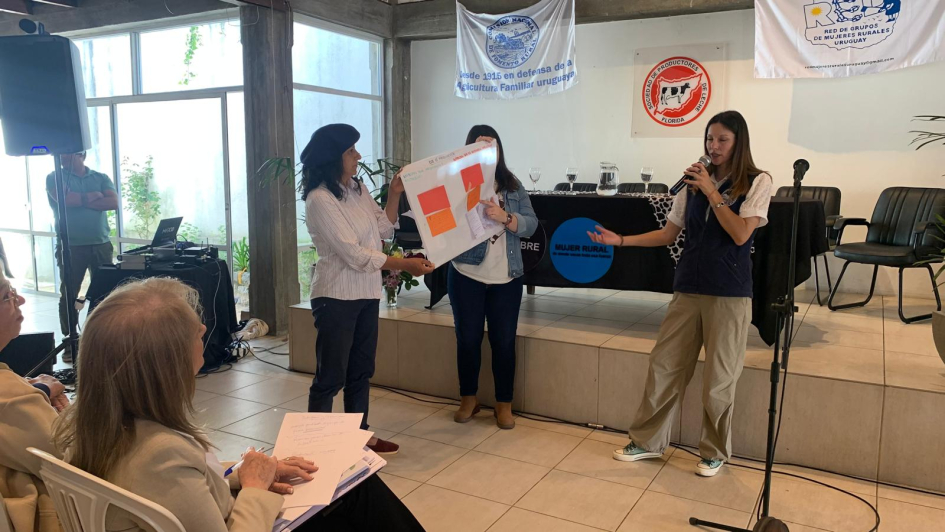 Espacio de Diálogo de Mujeres Rurales Espacio de Diálogo de Mujeres Rurales