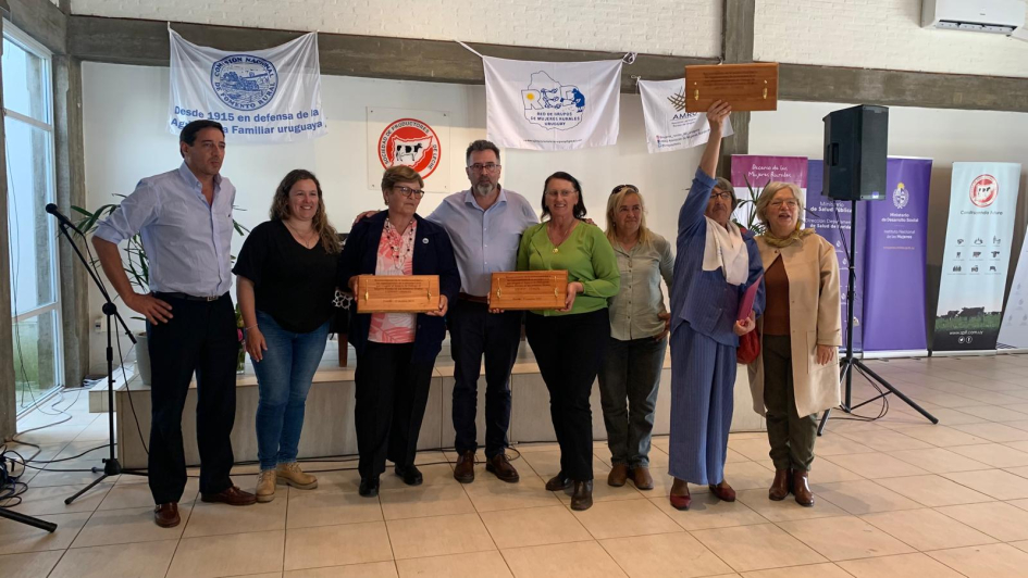 Espacio de Diálogo de Mujeres Rurales Espacio de Diálogo de Mujeres Rurales