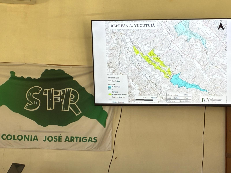 Reunión sobre riego de pasturas en Artigas Reunión sobre riego de pasturas en Artigas