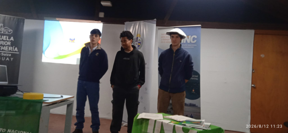 Jóvenes compartiendo sus proyectos, vivencias y experiencias