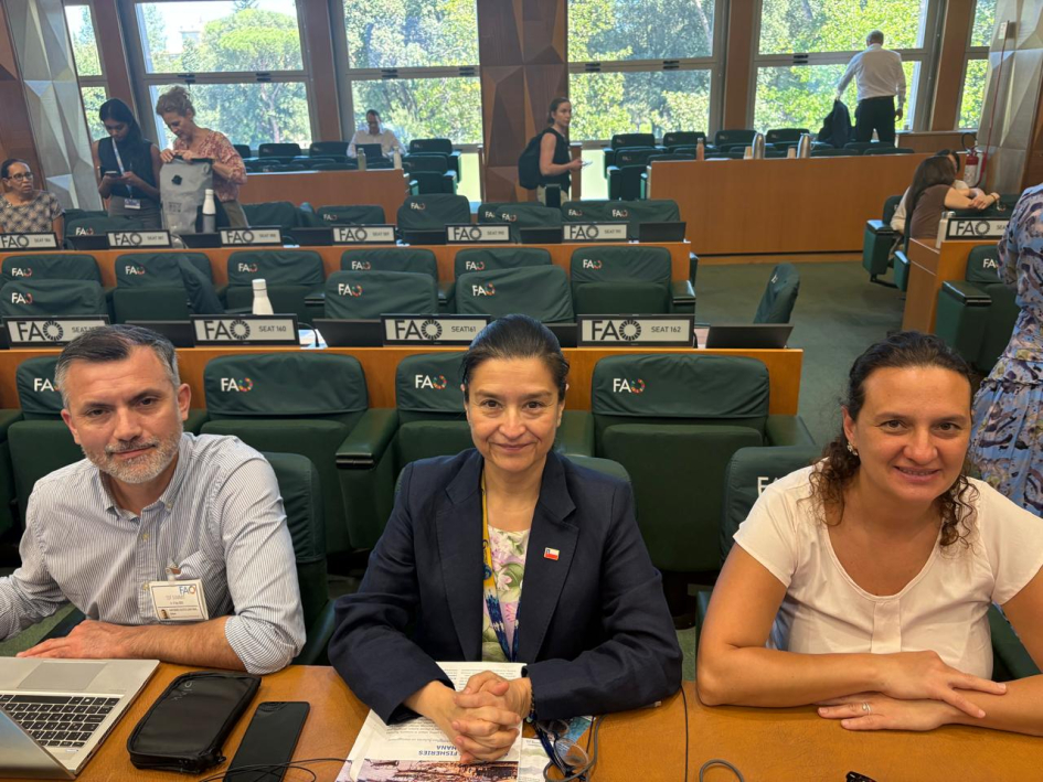 Directora nacional de Recursos Acuáticos, Yamilia Olivera Salsamendi en el COFI Directora nacional de Recursos Acuáticos, Yamilia Olivera Salsamendi en el COFI