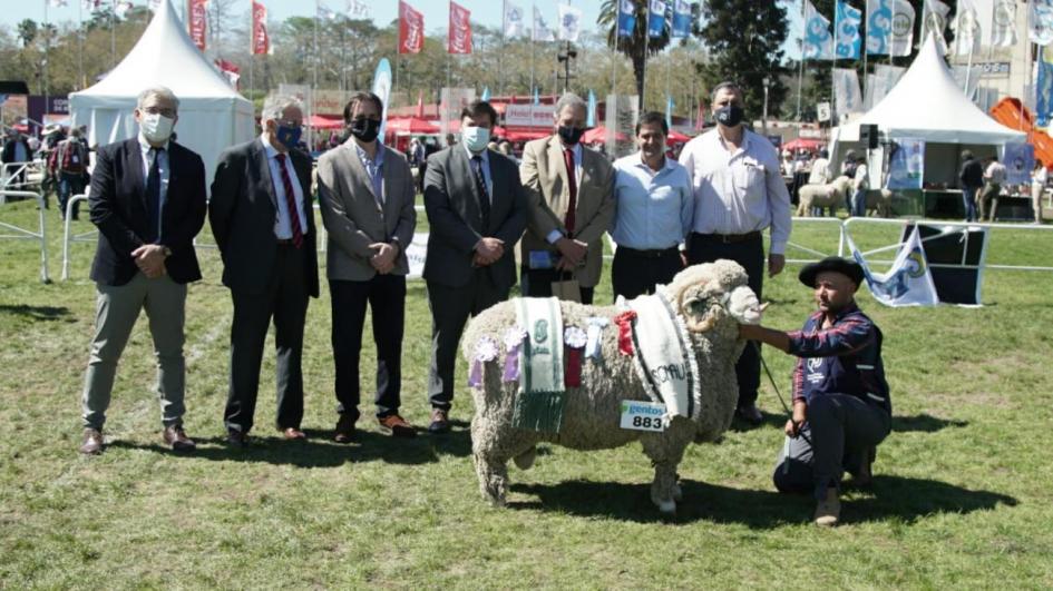 Premiación en la que participan ministros y Pte de Codicen Premiación en la que participan ministros y Pte de Codicen