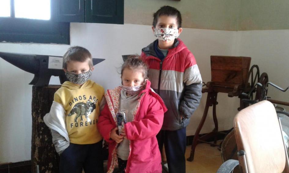 Niños en el museo de la madera Niños en el museo de la madera