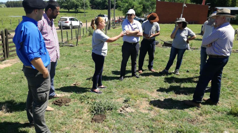 Benech recorrió establecimientos de Tacuarembó que aplican control biológico a través de bioinsumos Ministro Benech visitó Tacuarembó