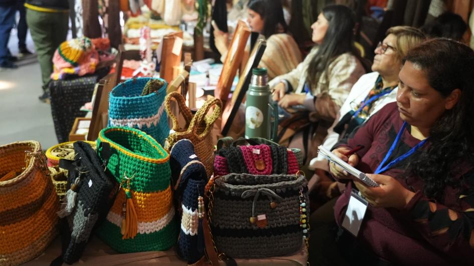 Producción artesanal de mujeres rurales y del agro Producción artesanal de mujeres rurales y del agro