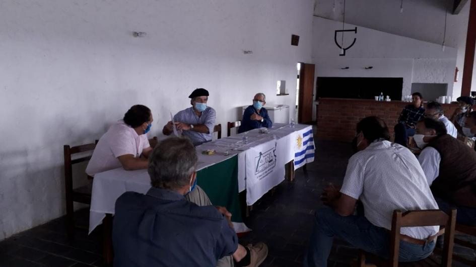 Uriarte se reunió con la Sociedad Fomento de Productores de Lascano Uriarte se reunió con la Sociedad Fomento de Productores de Lascano
