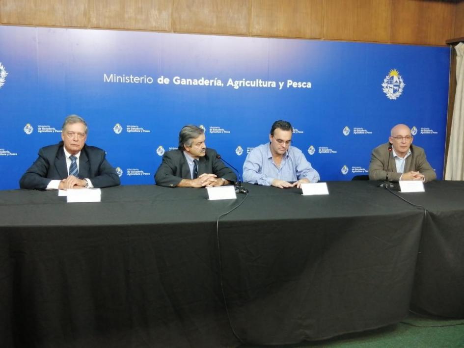 Integrantes de la mesa en videoconferencia Videoconferencia en MGAP