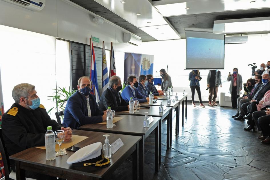 Lanzan temporada de avistamiento de ballenas francas