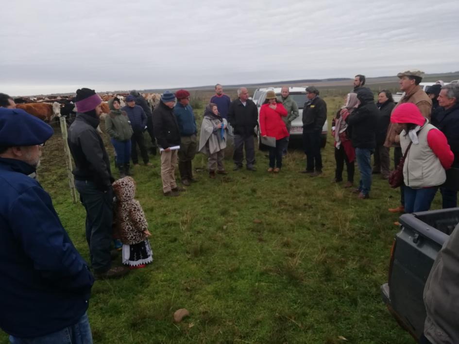 Productores y autoridades en Colonia Aníbal Sampayo