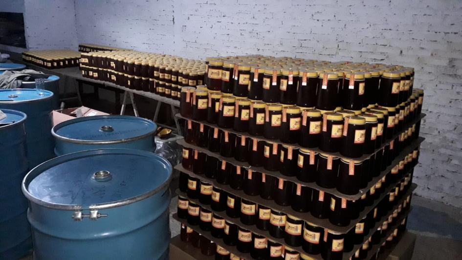 Las ventas al Estado permitieron a los apicultores de Calapis Frascos de miel