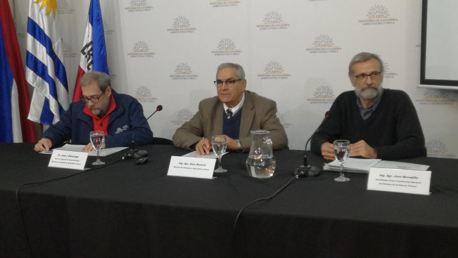 Conferencia Más Agua para el desarrollo rural Autoridades MGAP en conferencia de prensa