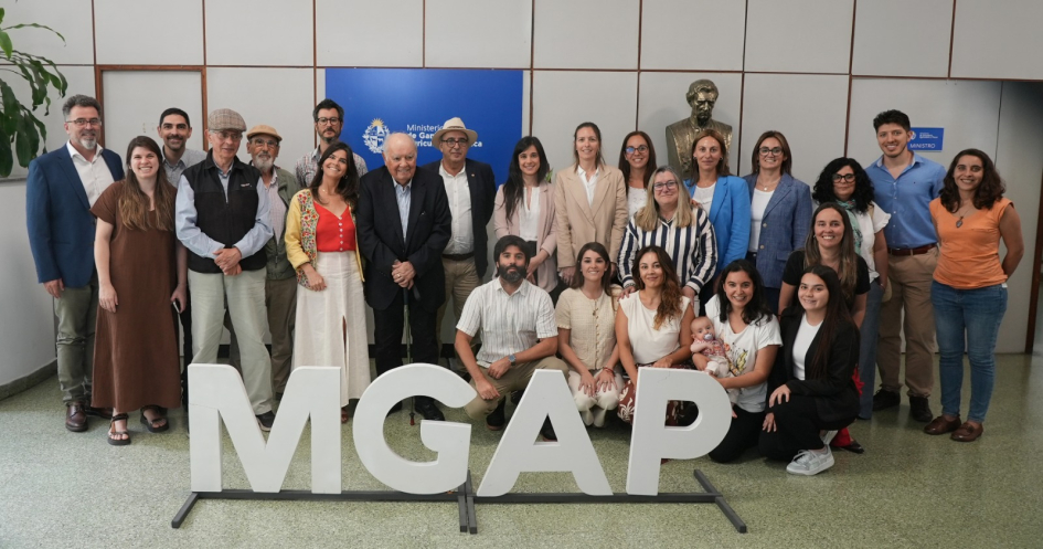 Equipo de Opypa y autoridades Equipo de Opypa y autoridades