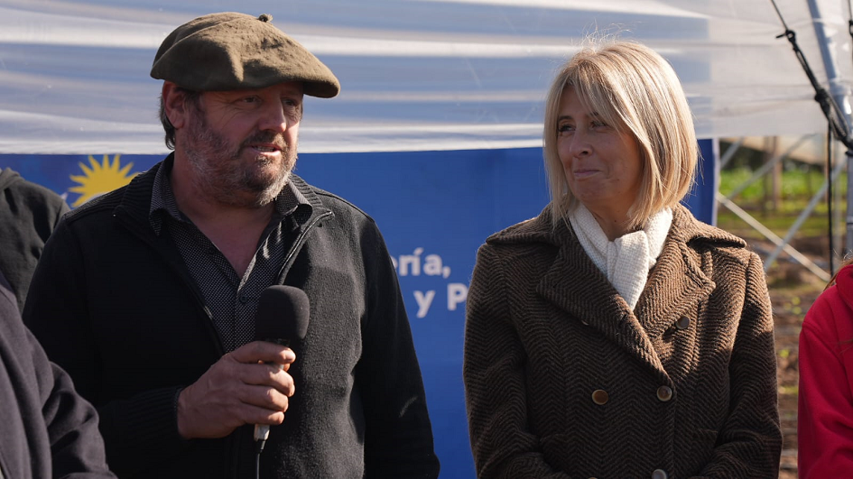 Autoridades en inauguración estructuras Autoridades en inauguración estructuras