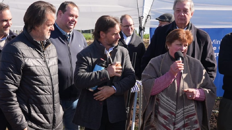 Autoridades en inauguración estructuras Autoridades en inauguración estructuras