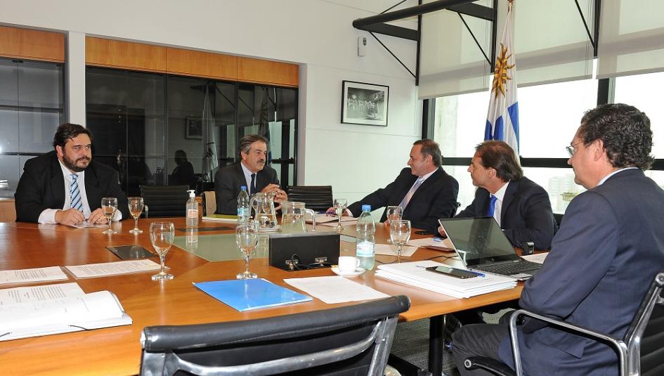 Presidente Luis Lacalle Pou encabezó reunión con titulares del Ministerio de Ganadería, secretario y prosecretario de Presidencia