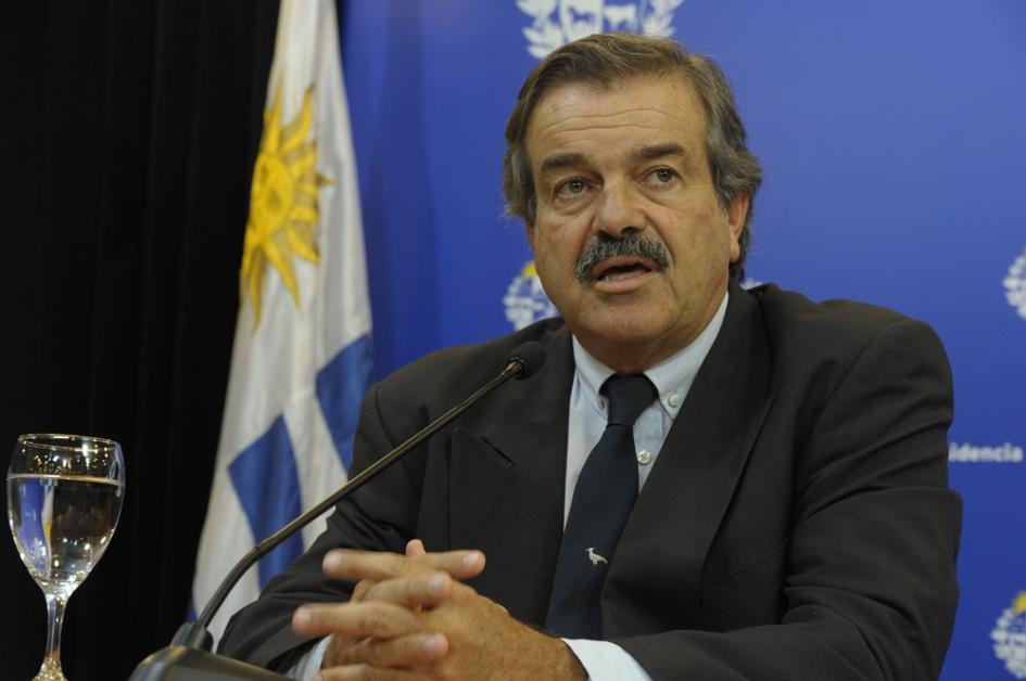 Ministro de Ganadería, Carlos María Uriarte, en conferencia de prensa