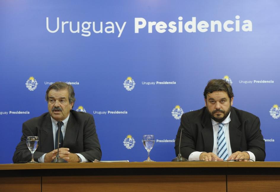Ministro de Ganadería, Carlos María Uriarte, junto a subsecretario de la cartera, Ignacio Buffa, en conferencia de prensa