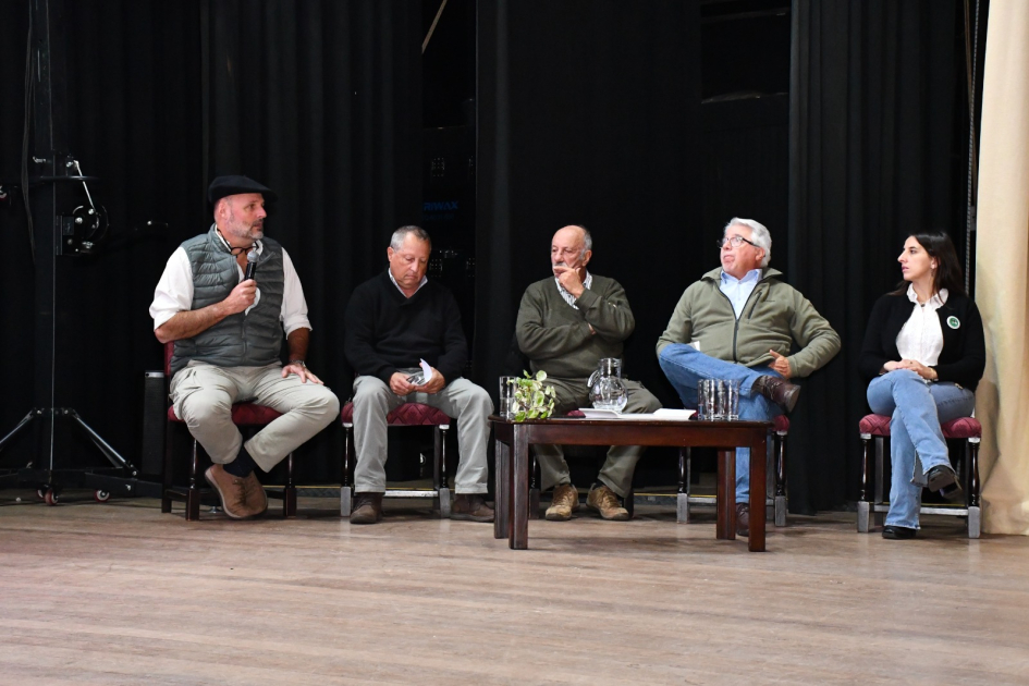 Jornada "Experiencias de Riego” Jornada "Experiencias de Riego”