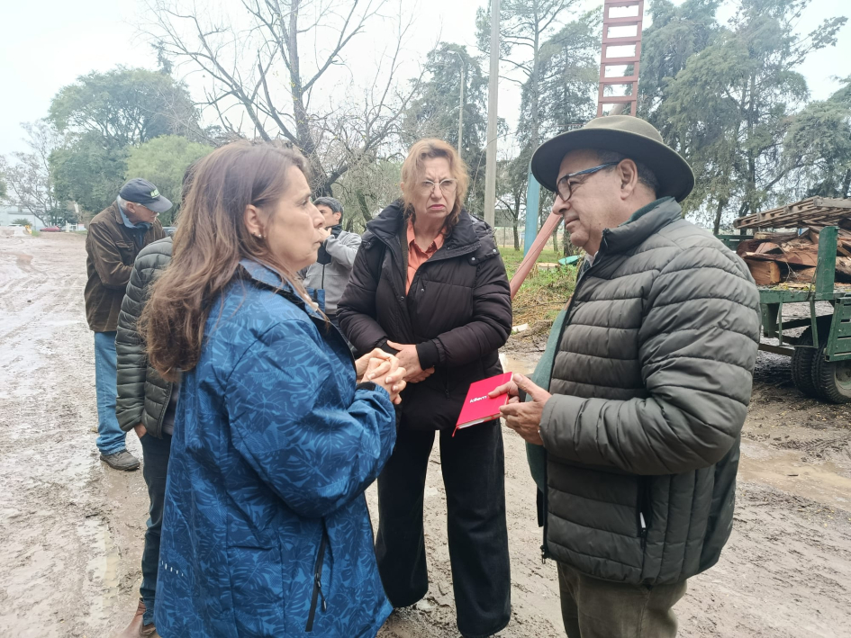 Visita de autoridades tras temporal en Salto Visita de autoridades tras temporal en Salto