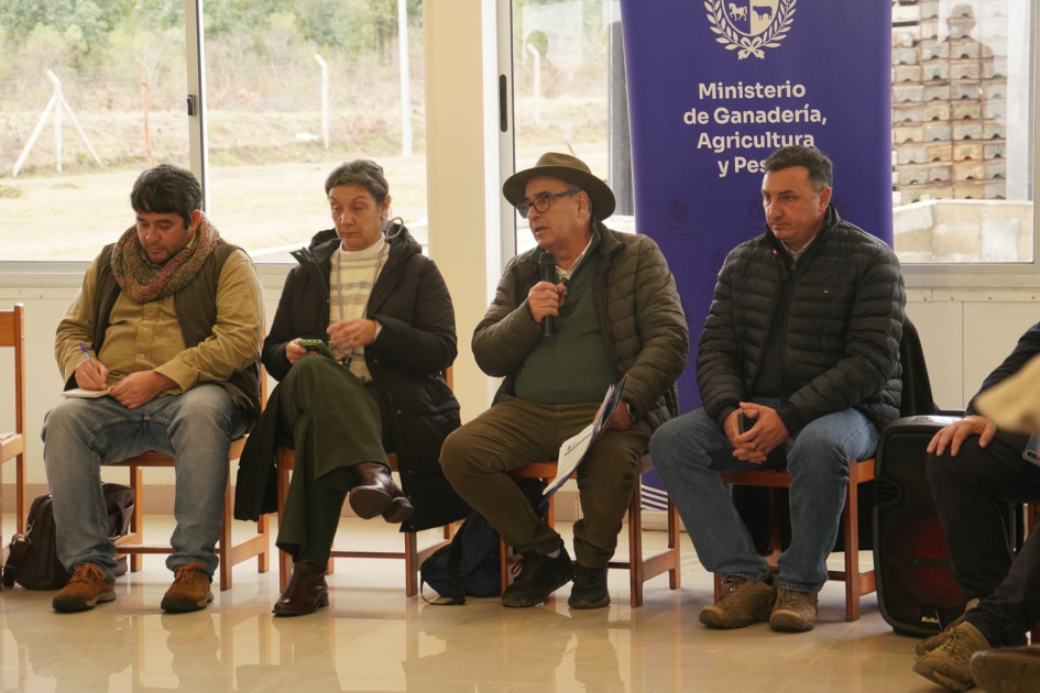 Visita de autoridades tras temporal en Salto Visita de autoridades tras temporal en Salto
