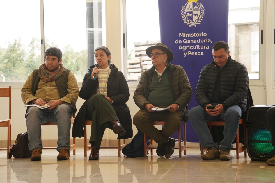 Visita de autoridades tras temporal en Salto Visita de autoridades tras temporal en Salto