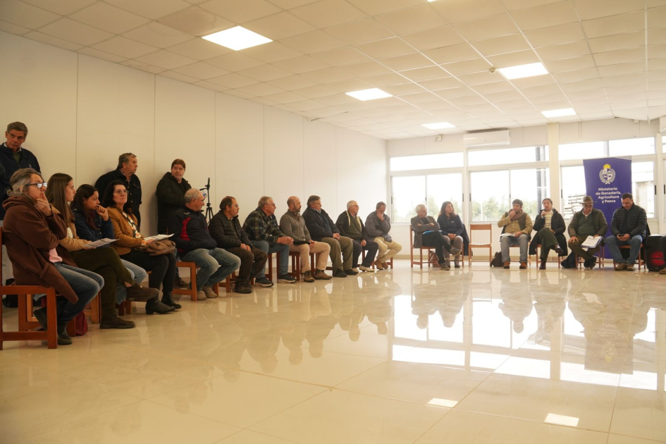 Visita de autoridades tras temporal en Salto Visita de autoridades tras temporal en Salto