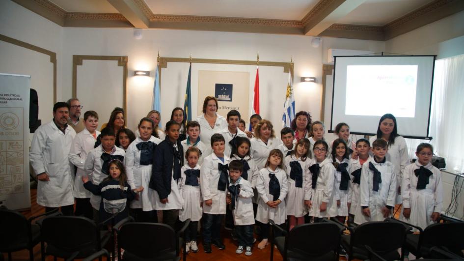 escuelas rurales ganadoras del concurso “Aprendemos Equidad” escuelas rurales ganadoras del concurso “Aprendemos Equidad”