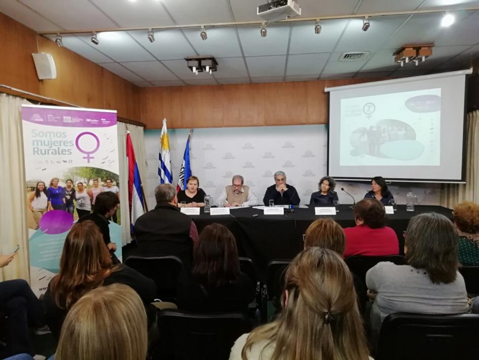 Conferencia de prensa convocatoria a mujeres rurales