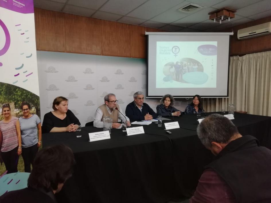 Conferencia de prensa convocatoria a mujeres rurales