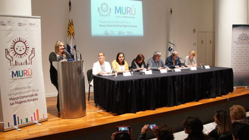 Mesa autoridades conferencia de prensa Murú
